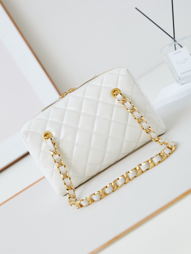 Chanel HANDBAG Lambskin & Gold-Tone Metal AS5152 white