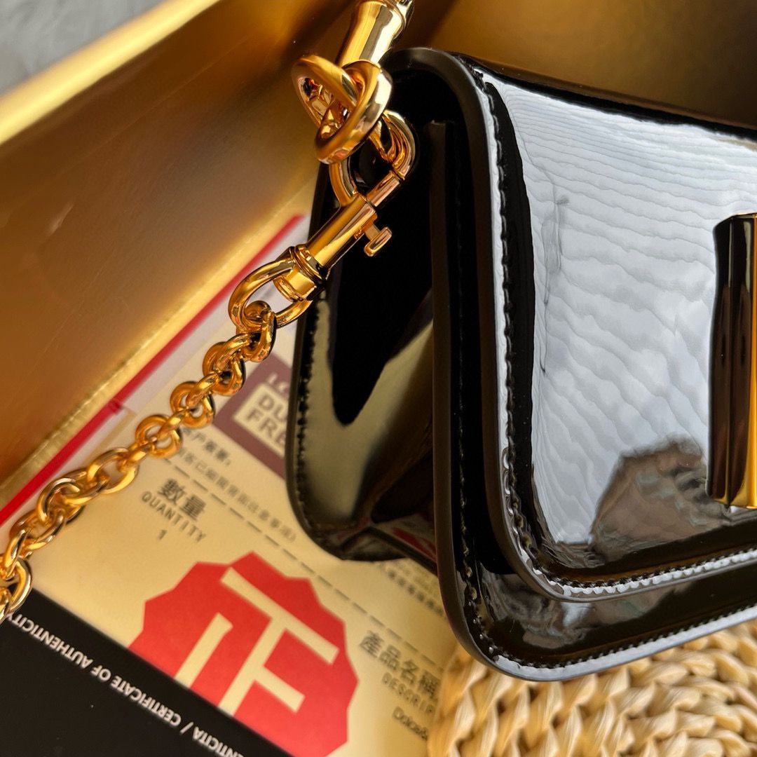 Dolce & Gabbana Patent leather Shoulder Bag DG9113 Black Dolce & Gabbana Patent leather Shoulder Bag DG9113 Black