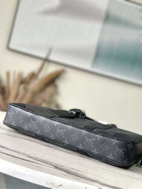 Louis Vuitton Porte-Documents Voyage PM M46457 black