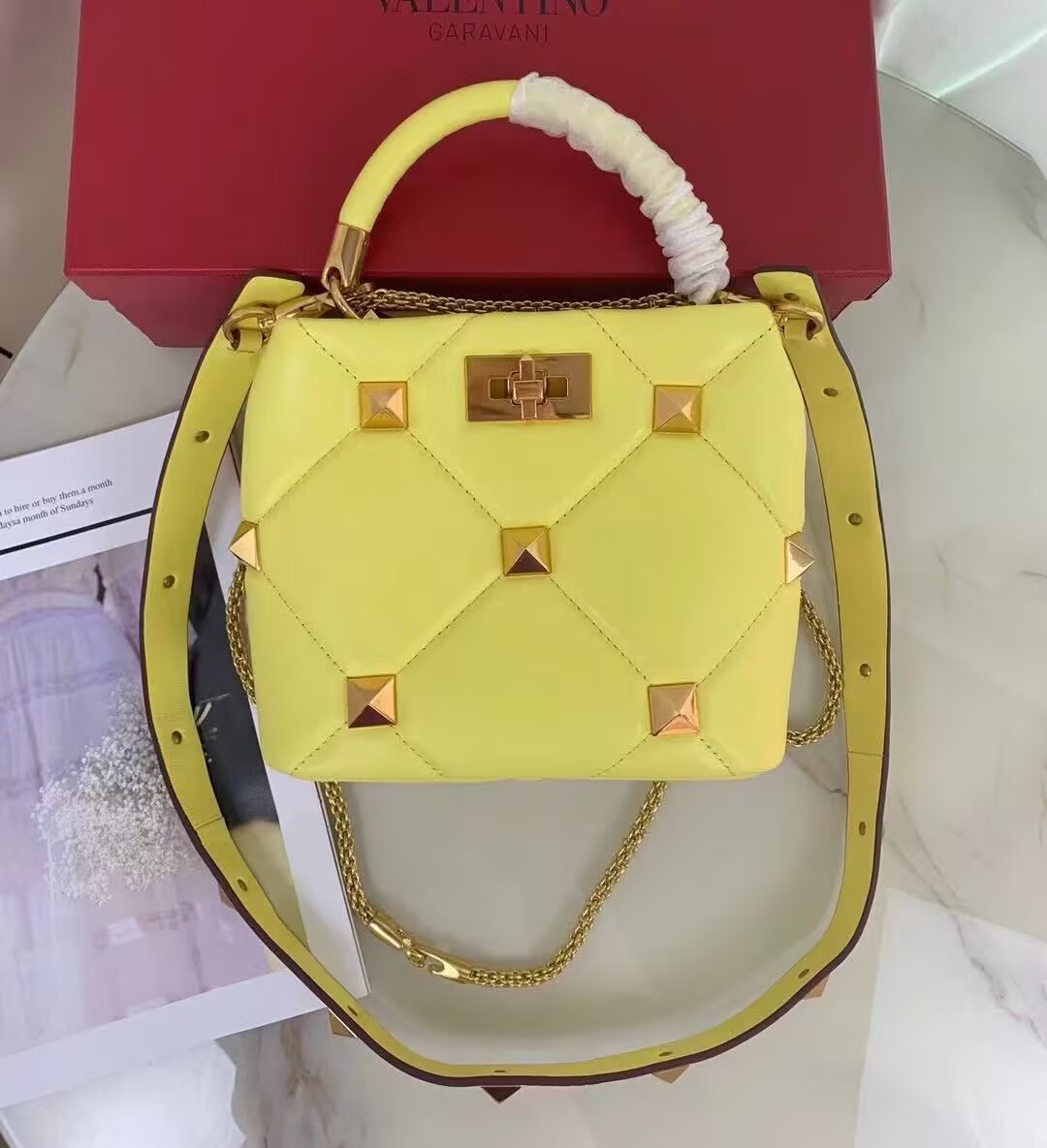 Medium VALENTINO ROMAN STUD chain Denim 0093 yellow