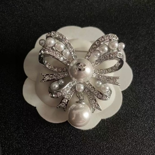 Chanel brooch CE16551