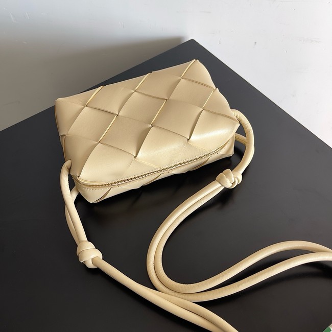 Bottega Veneta Intrecciato Concert Pouch D794258 Cream
