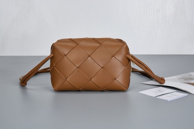 Bottega Veneta Intrecciato Concert Pouch D794258 brown
