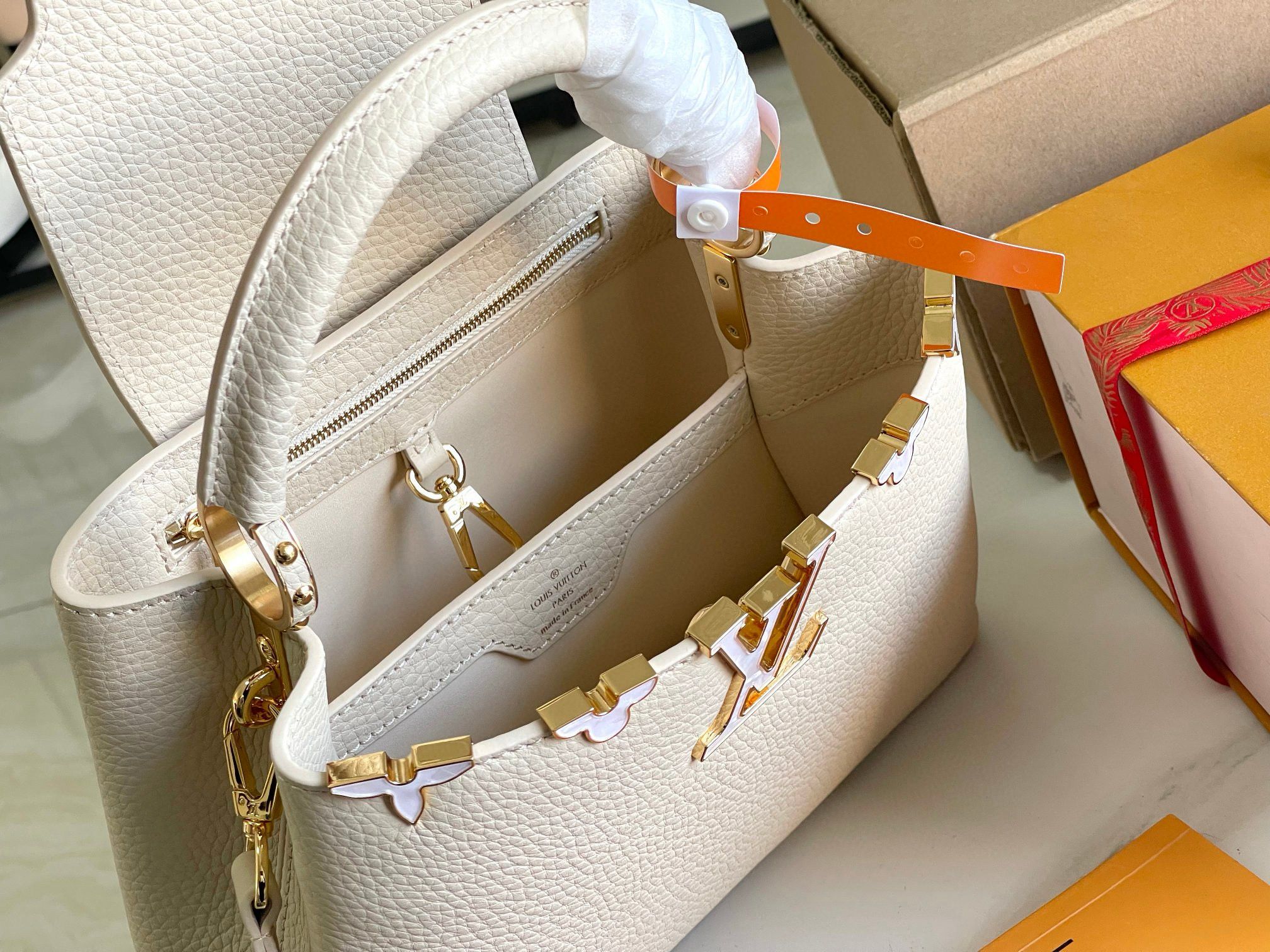 Louis Vuitton Capucines BB Mother Pearl Logo M23766 Off-white