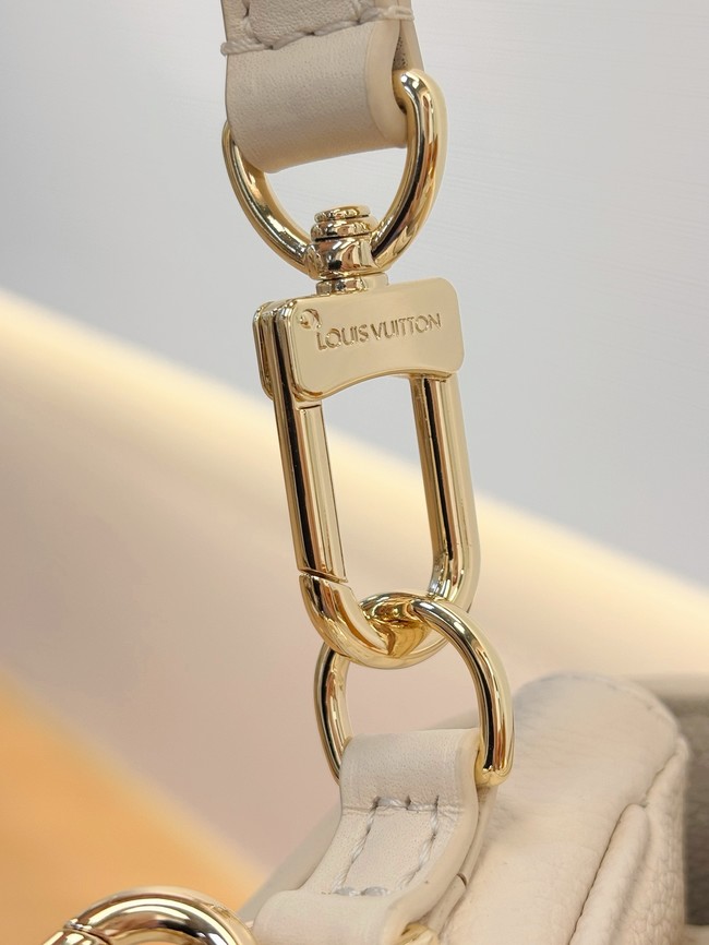 Louis Vuitton NEW Pochette Metis East West M25682 Dream Cream