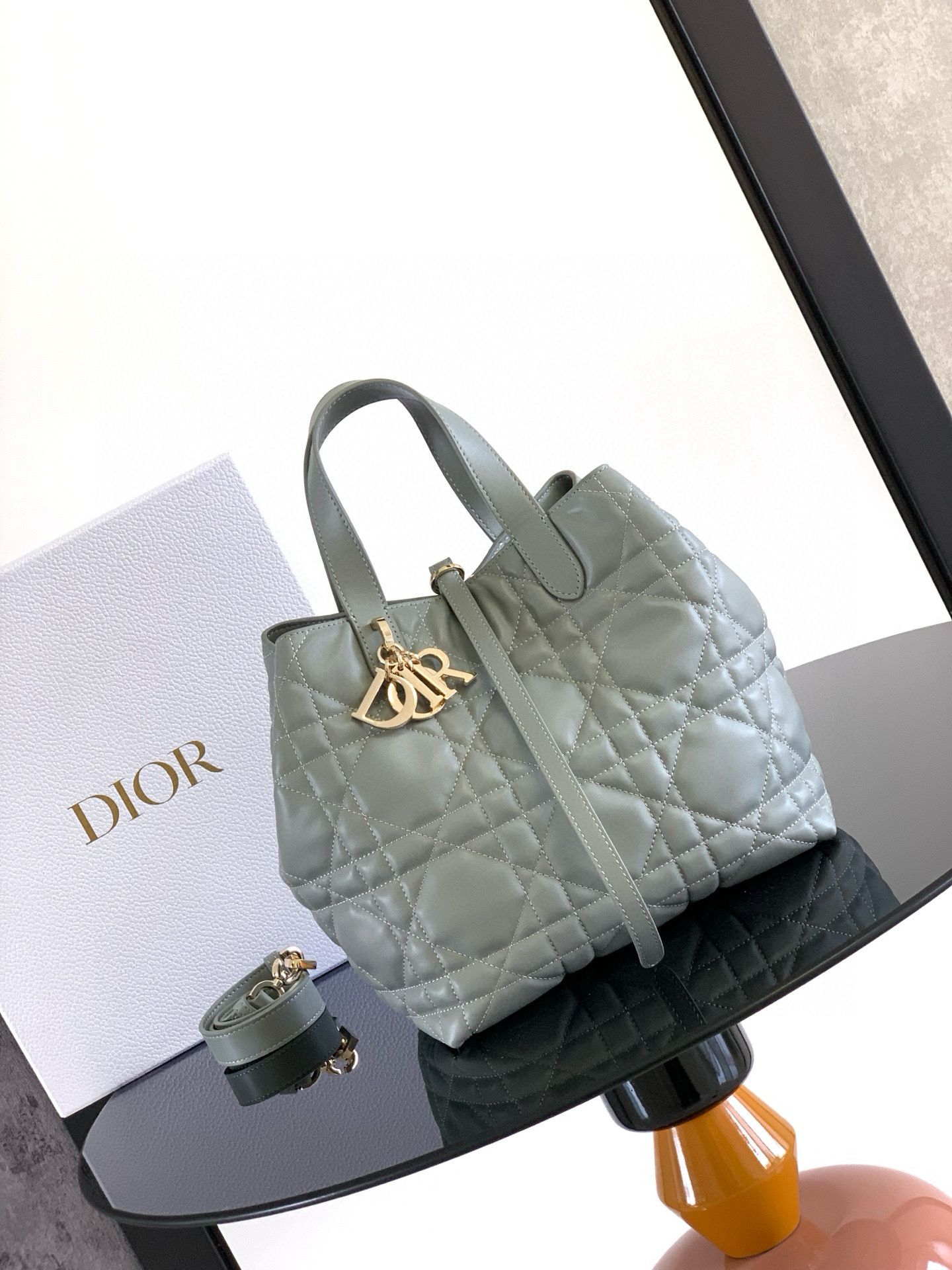 Medium Dior Toujours Vertical Tote Bag Macrocannage Calfskin M2836OSNW Gray Medium Dior Toujours Vertical Tote Bag Macrocannage Calfskin M2836OSNW Gray
