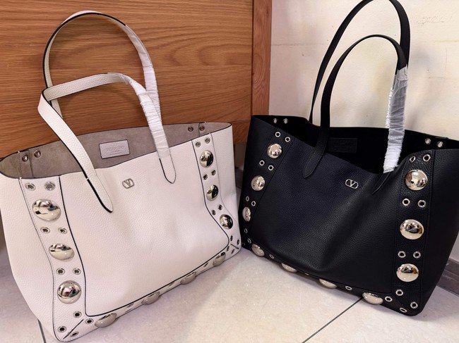 VALENTINO VLOGO velvet Shoulder Bag 3177 Cream