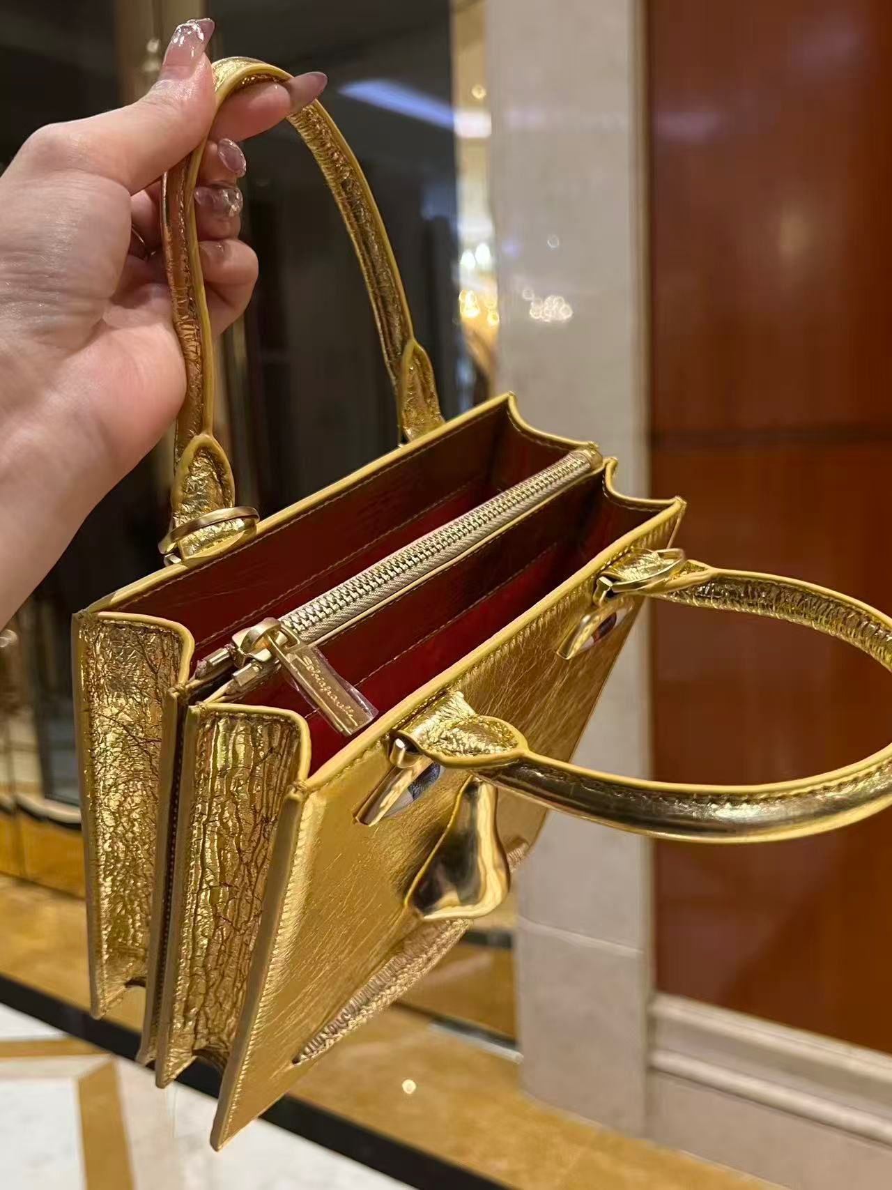 New Schiaparelli bags Original leather 50102 Gold New Schiaparelli bags Original leather 50102 Gold