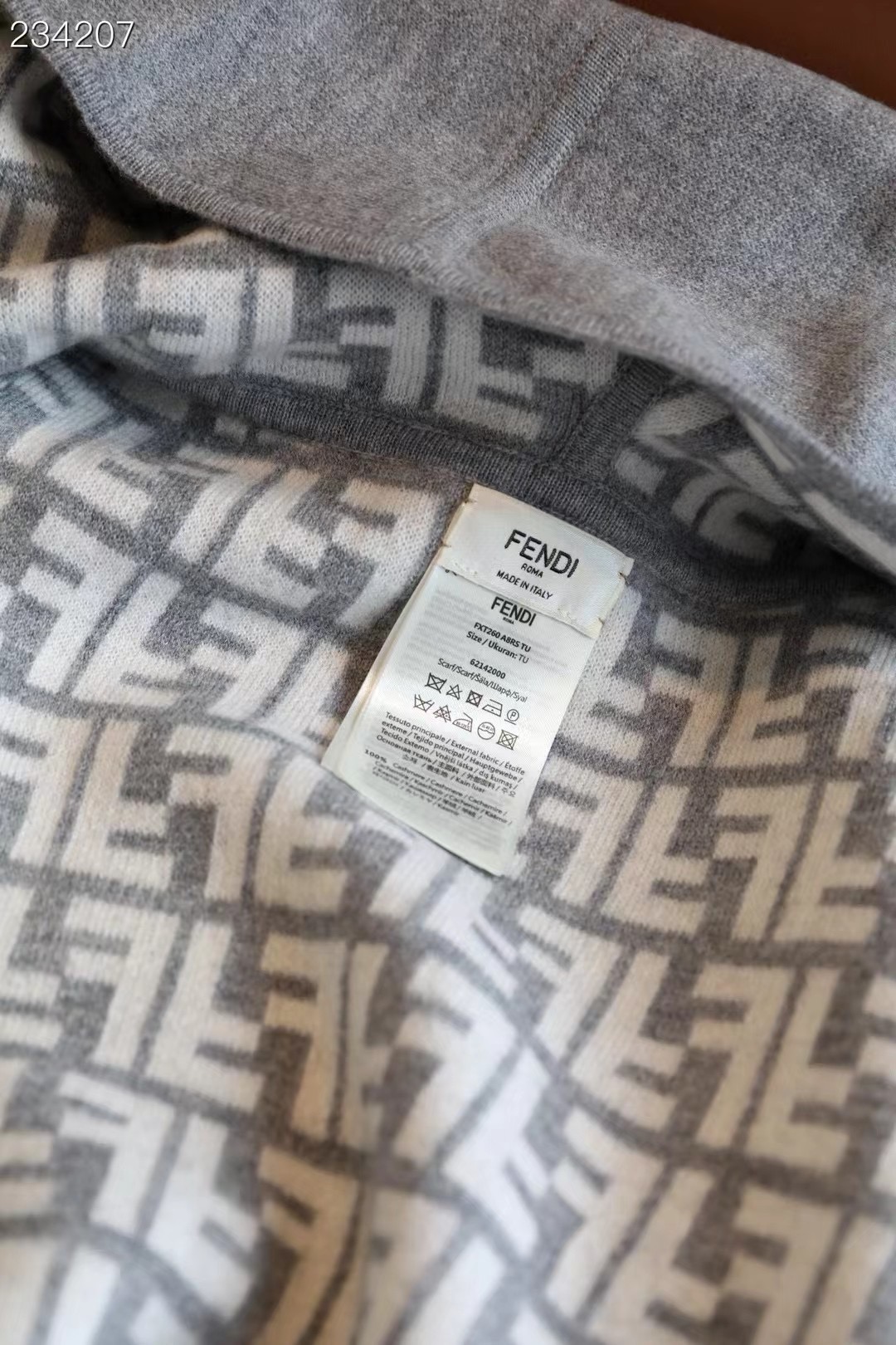 Fendi Cape Double-sided cashmere FDC35905