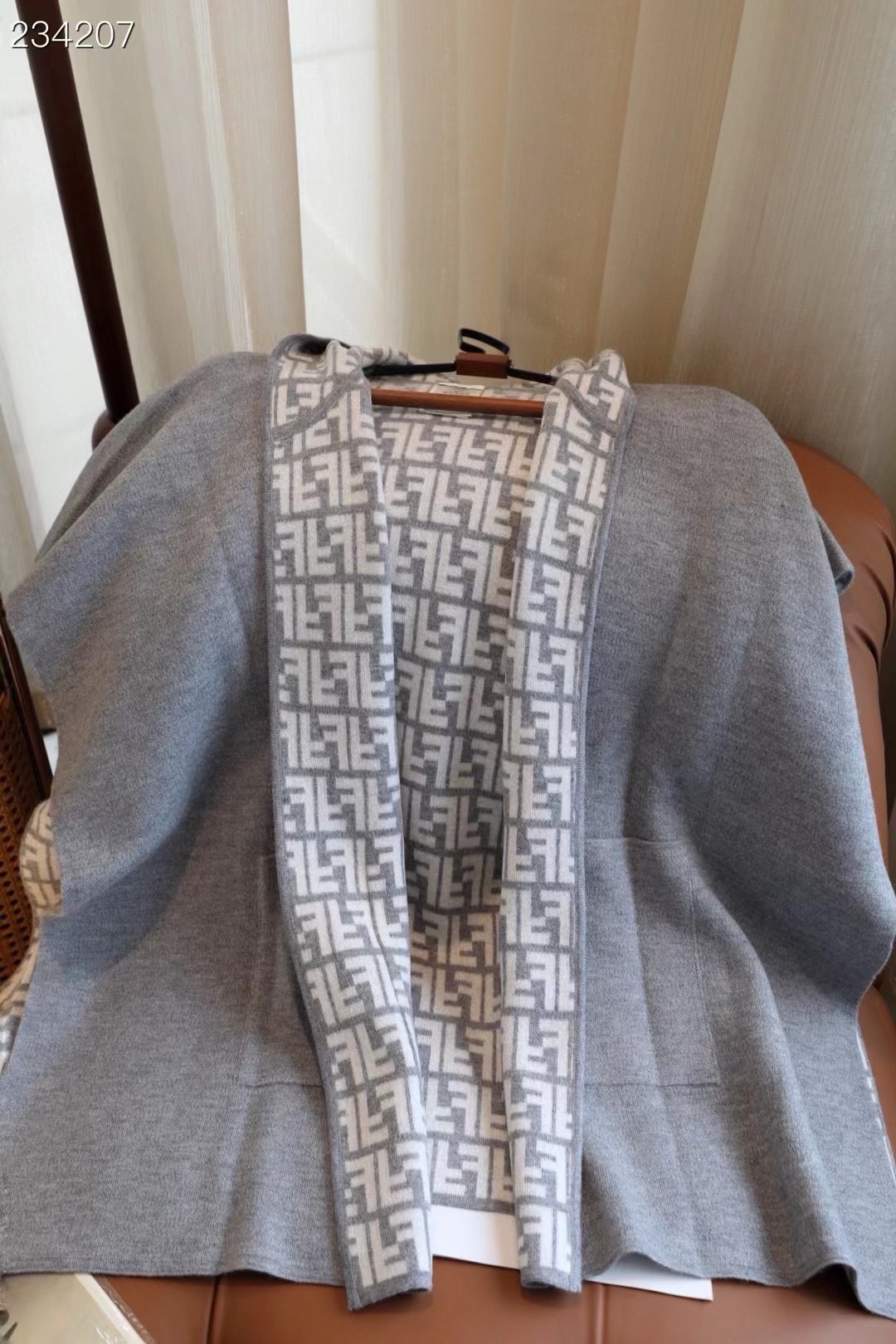 Fendi Cape Double-sided cashmere FDC35905