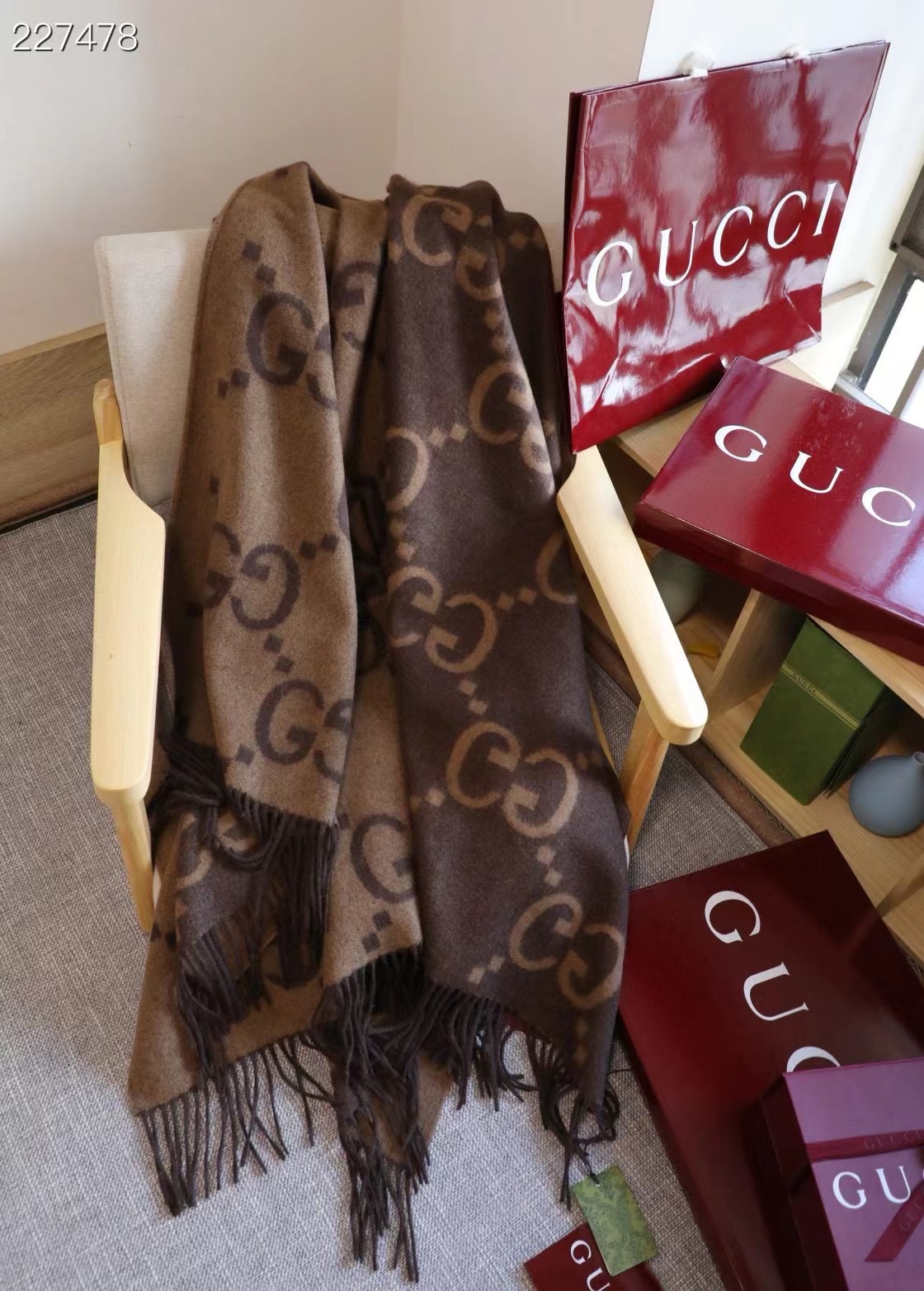 Gucci Cape Double-sided cashmere GG35923