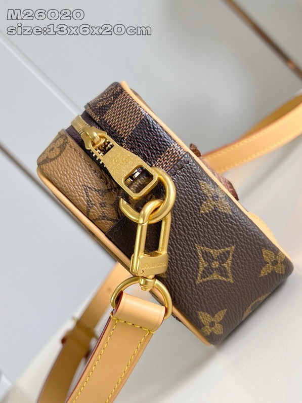 Louis Vuitton Trocadero Wearable Wallet M26020