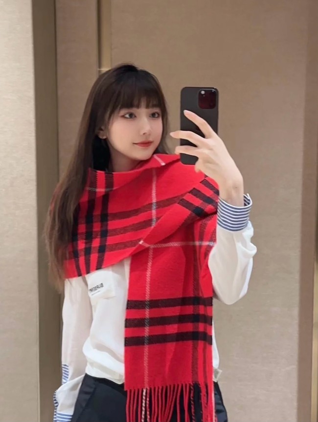 Burberry Plaid cashmere scarf KY081