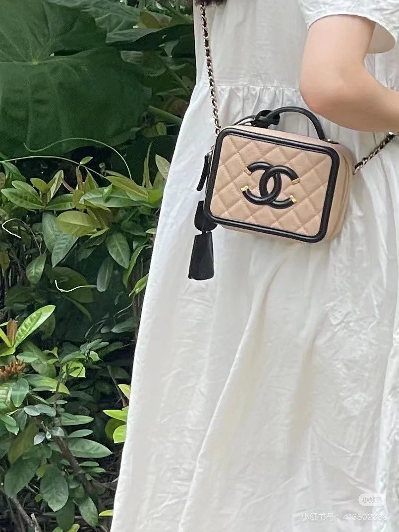 Chanel Original Leather Medium Cosmetic Bag 93443 Apricot&Black Chanel Original Leather Medium Cosmetic Bag 93443 Apricot&Black