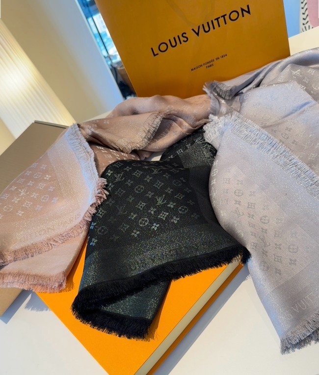 Louis Vuitton Monogram Classic Shawl M97743-1