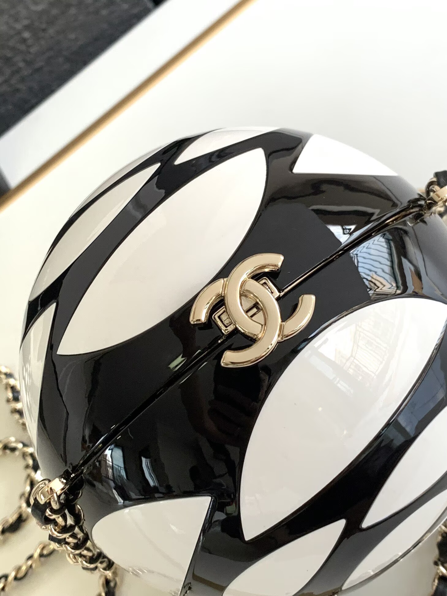 Chanel Camellia Mini Ball Bag 63029 White&Black Chanel Camellia Mini Ball Bag 63029 White&Black