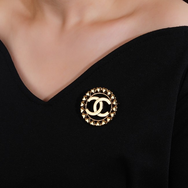 Chanel brooch CE81920