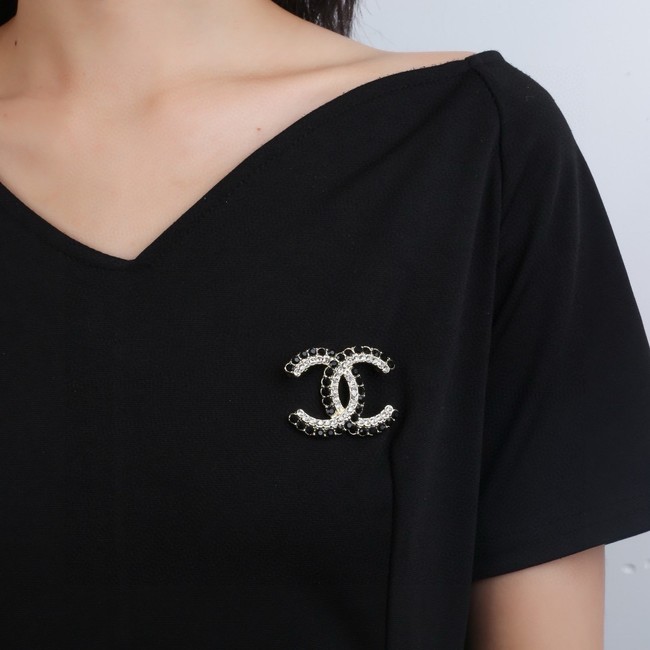 Chanel brooch CE81921