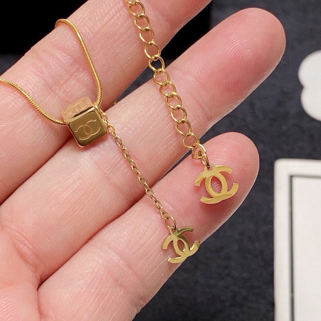 Chanel Necklace EE10025