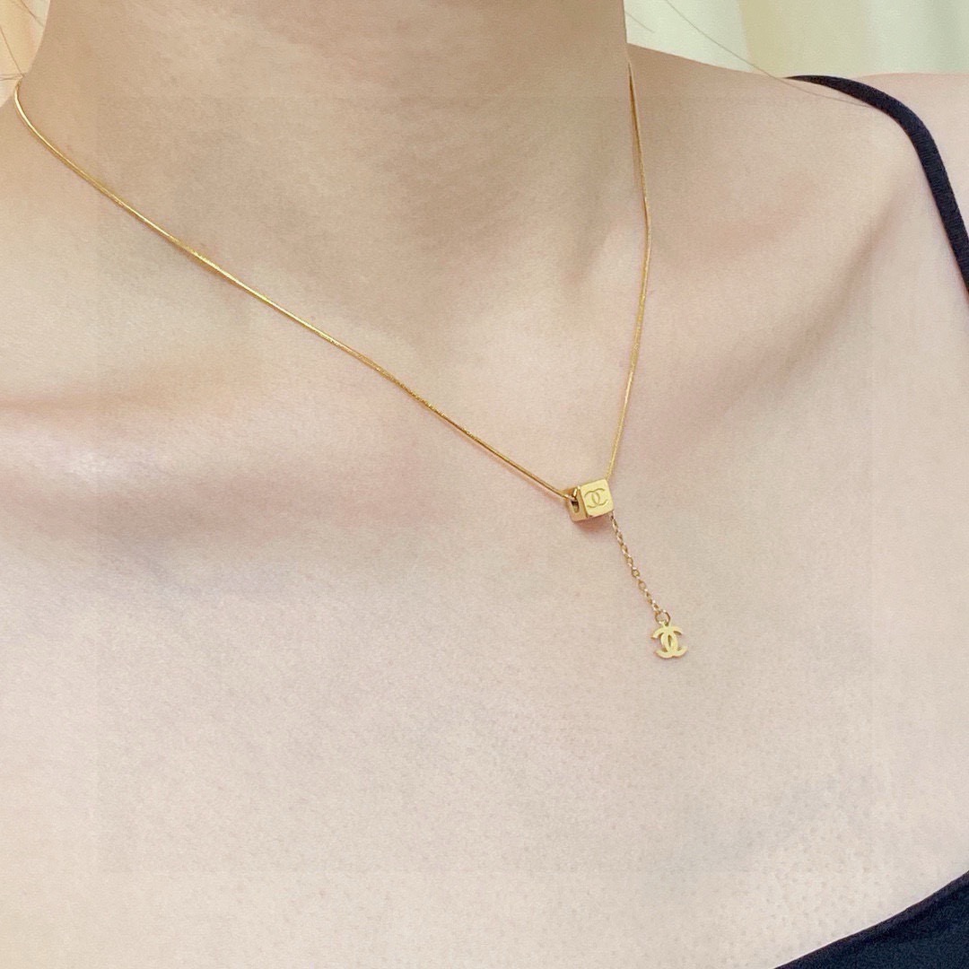 Chanel Necklace EE10025