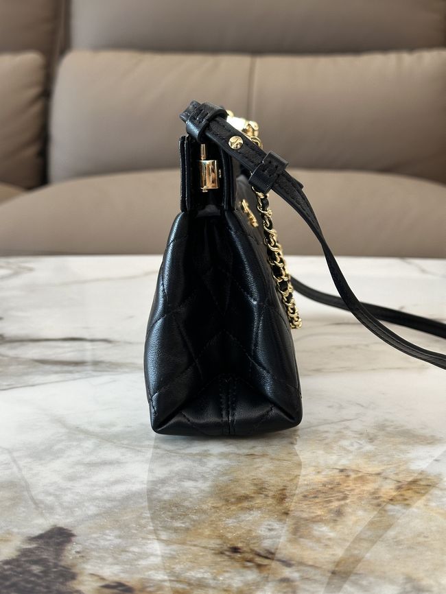 Chanel Clutch with Chain AP5540 black