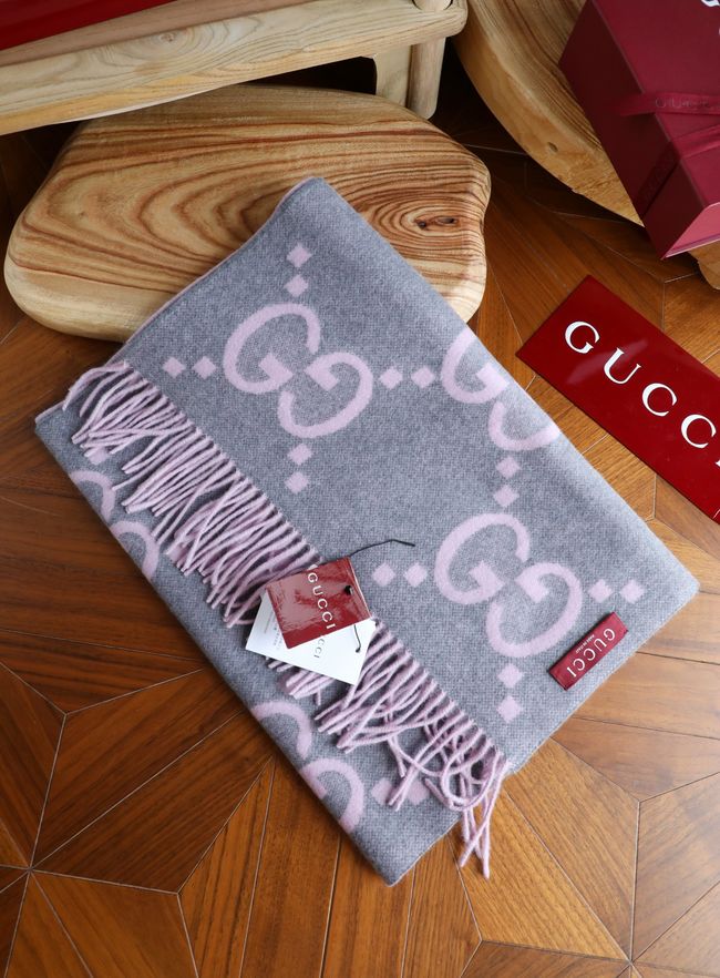 Gucci Reversible Cashmere scarf 777067-2