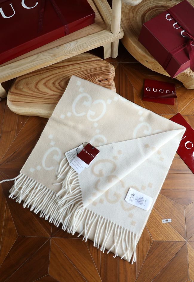 Gucci Reversible Cashmere scarf 777067-3