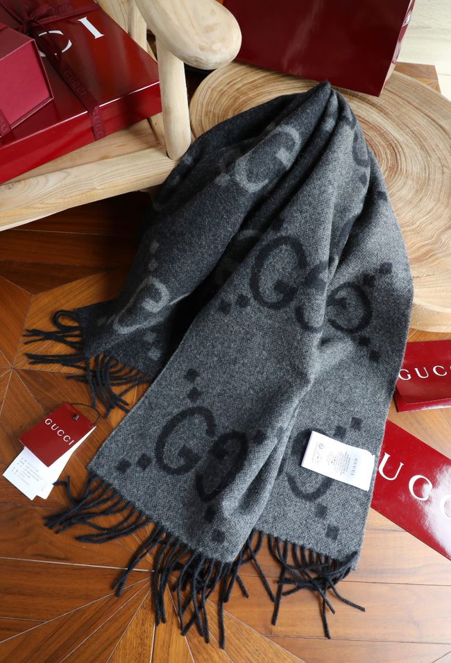 Gucci Reversible Cashmere scarf 777067-6