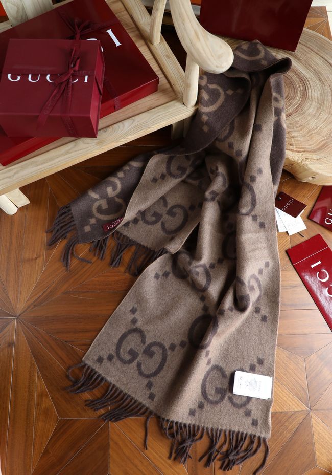 Gucci Reversible Cashmere scarf 777067-7