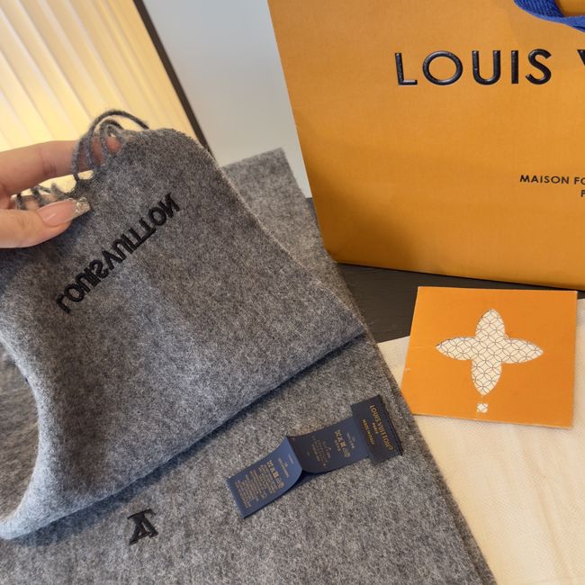 Louis Vuitton New Forevergram Scarf M9A255-1